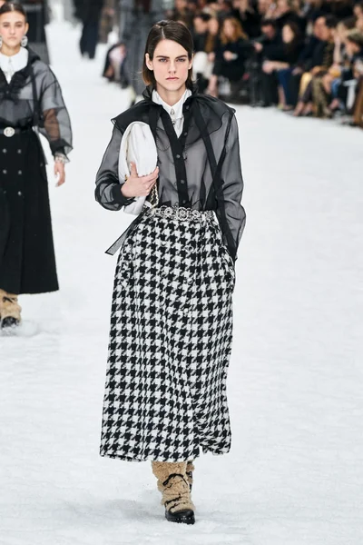 Look 14